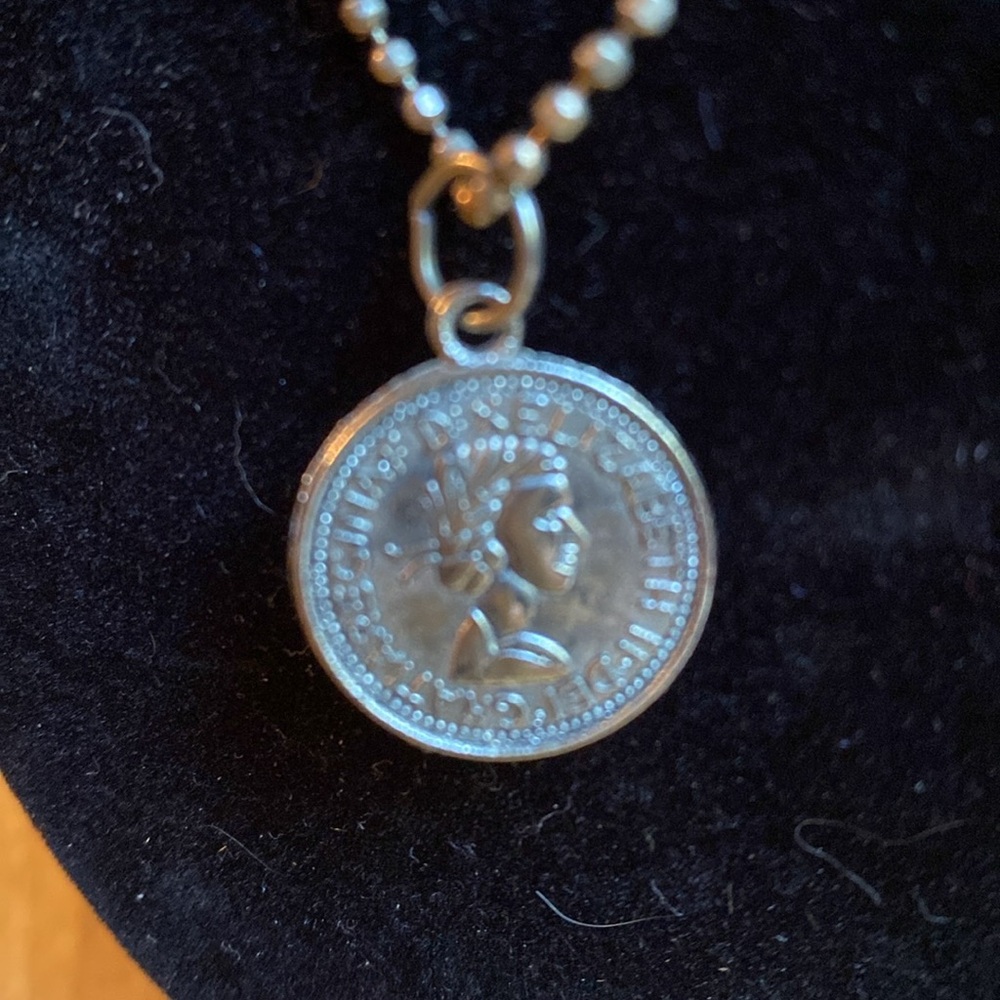 V! Silver tone charm Elizabeth II with free chain